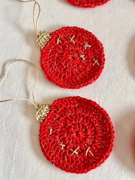 Handvirkade julgranskulor 6 stycken