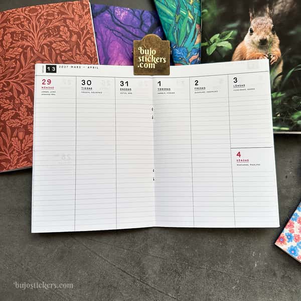 Veckokalender vertikal layout. Välj omslag. Häftad Traveler's notebooks insert. Regular/standard storlek.