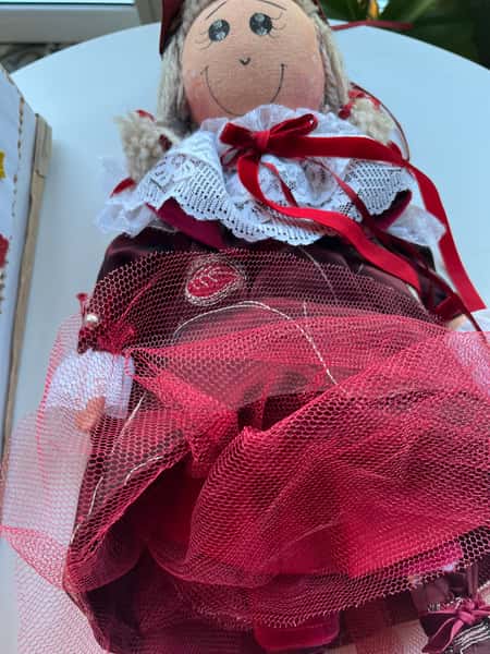 En docka, oförglömliga minnen.