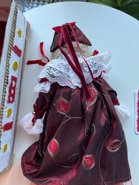 En docka, oförglömliga minnen.