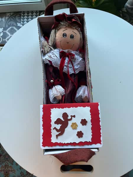 En docka, oförglömliga minnen.