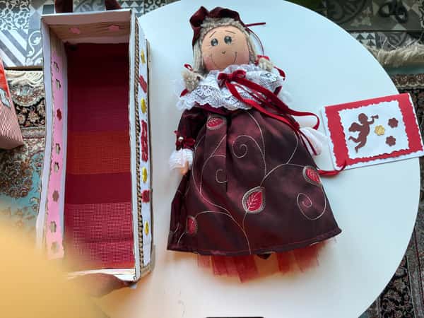 En docka, oförglömliga minnen.