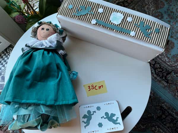 En docka, oförglömliga minnen.