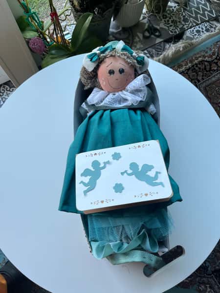 En docka, oförglömliga minnen.