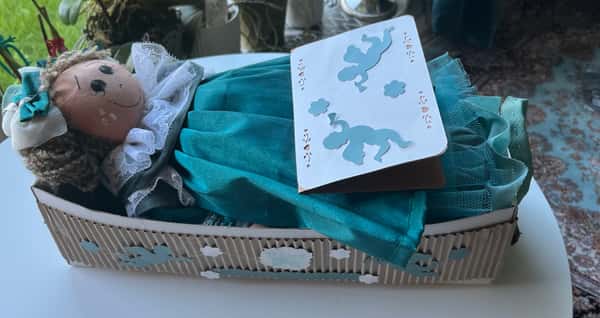 En docka, oförglömliga minnen.