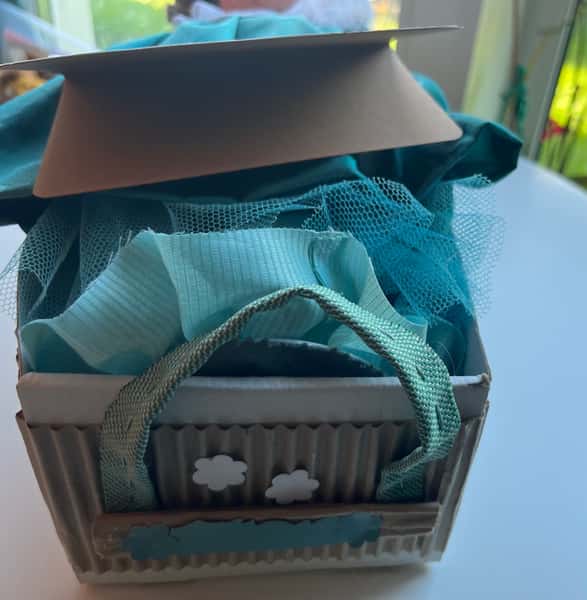 En docka, oförglömliga minnen.