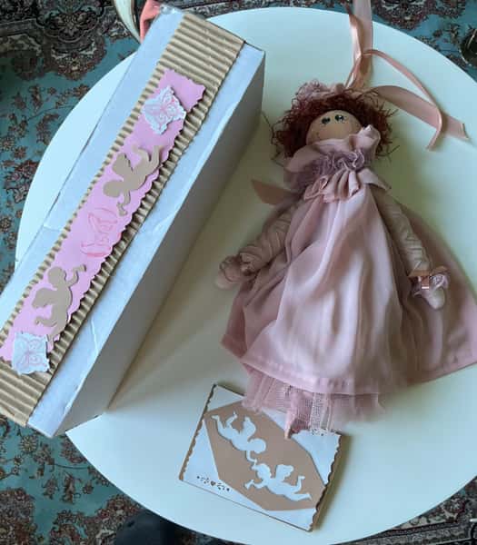 En docka, oförglömliga minnen.