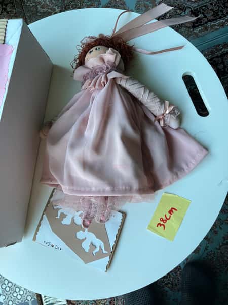 En docka, oförglömliga minnen.