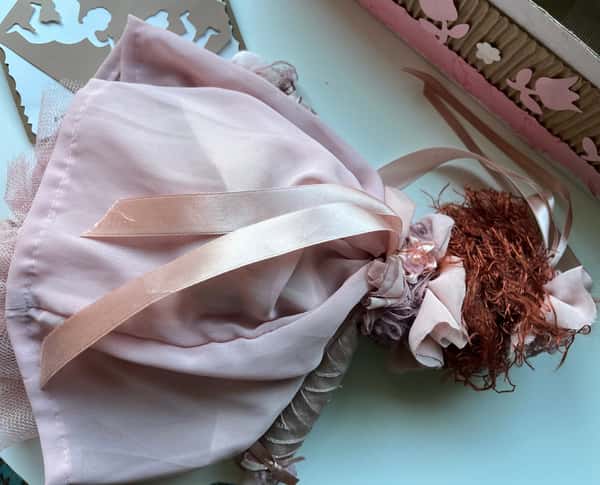 En docka, oförglömliga minnen.