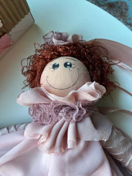 En docka, oförglömliga minnen.