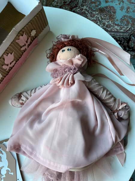 En docka, oförglömliga minnen.