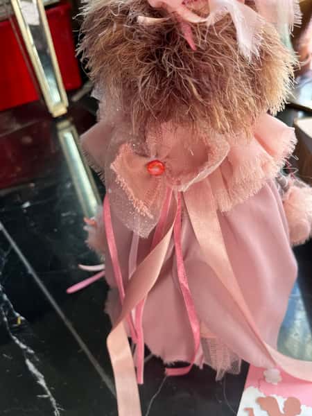 En docka, oförglömliga minnen.