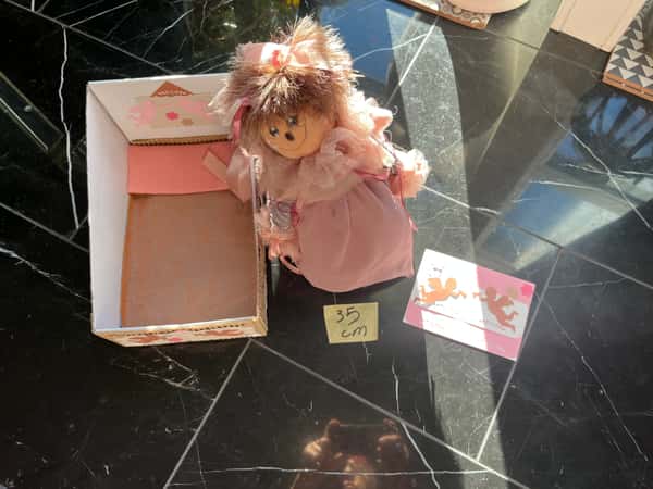 En docka, oförglömliga minnen.