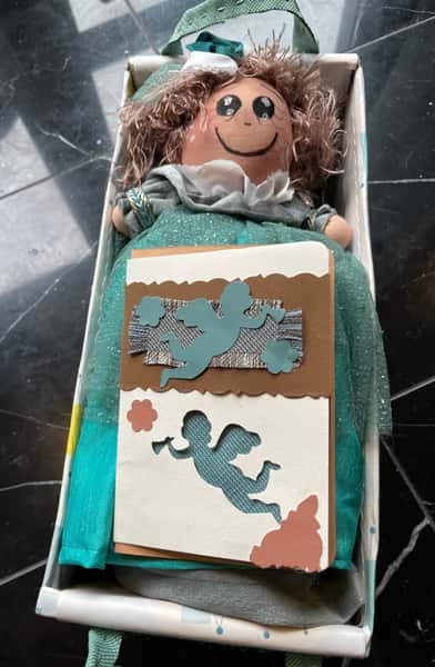 En docka, oförglömliga minnen.