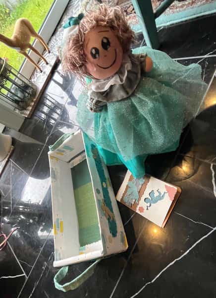 En docka, oförglömliga minnen.