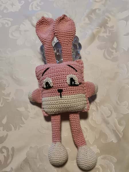 Virkad kanin med skallra