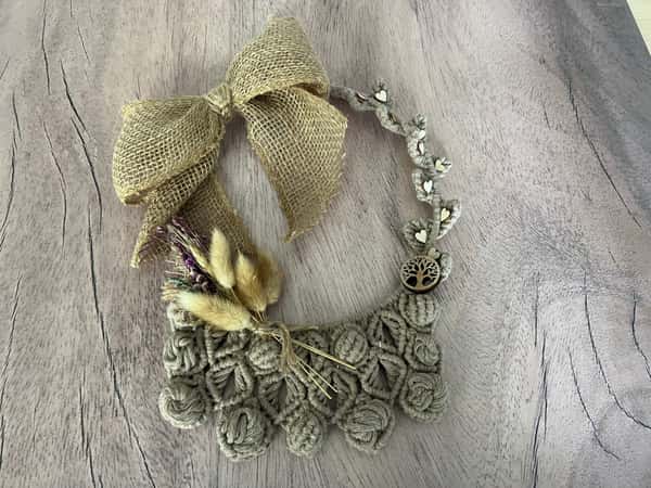Litet Krans – Handgjord med bomullsgarn, torkade blommor och trädetaljer, metalring 19 cm