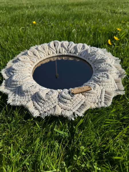 Makramé 3D-spegel med snäckor – boho décor