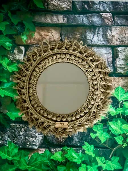 Makramé-spegel i boho-stil med jutesnöre