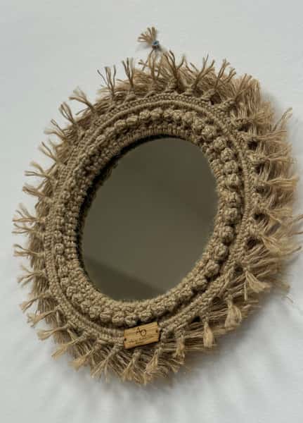 Makramé-spegel i boho-stil med jutesnöre