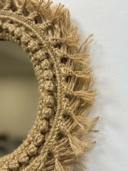 Makramé-spegel i boho-stil med jutesnöre