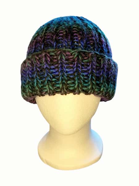 Stickad Melerad Mössa – Varm, Mjuk & Unik