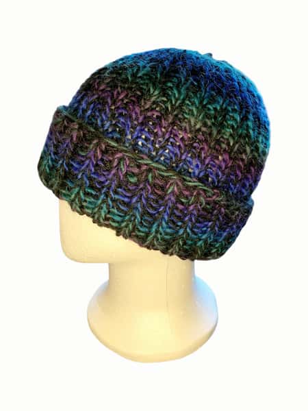 Stickad Melerad Mössa – Varm, Mjuk & Unik