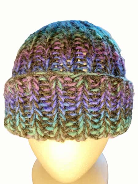 Stickad Melerad Mössa – Varm, Mjuk & Unik