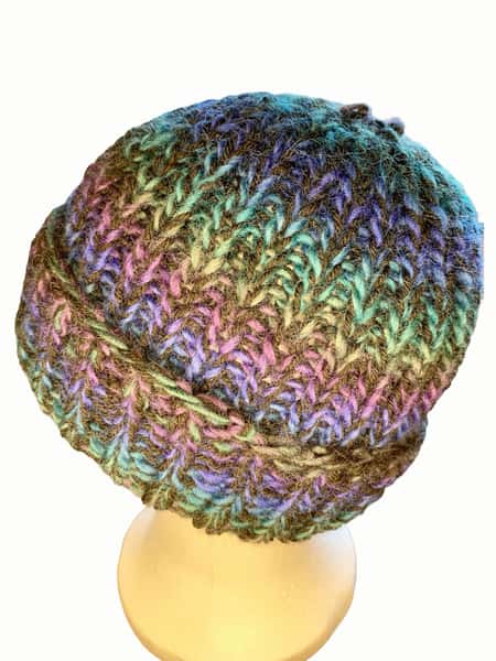 Stickad Melerad Mössa – Varm, Mjuk & Unik