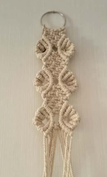Vacker ampel i makramé – Naturvit & Mörkgrön