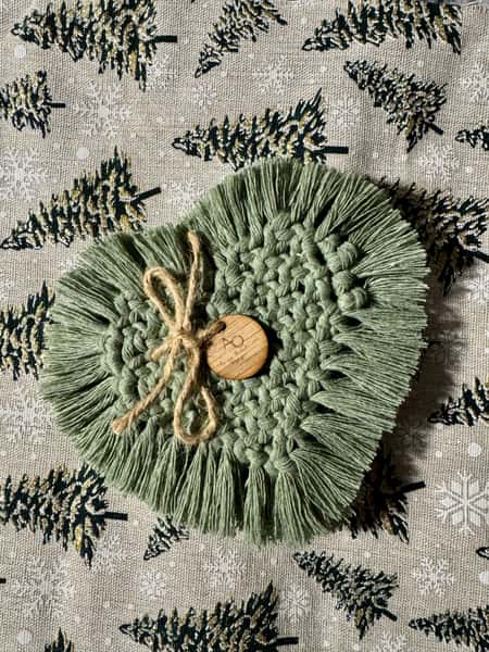 Makramé glasunderlägg – Hjärta, olivgrön (2-pack)