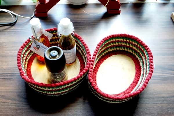 Själv virkade förvaringskorgar i set