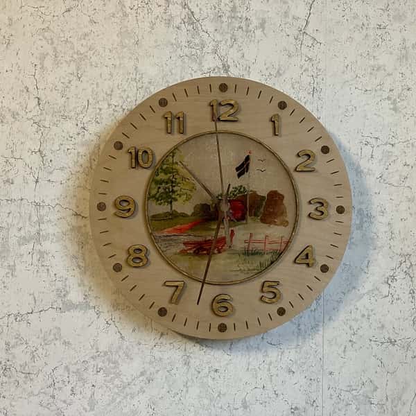 Väggklocka med motiv sjöansikte