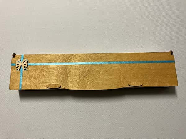 Kökskniv i tillhörande trälåda från teak.