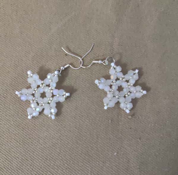 Snöflingsörhängen - Handgjorda pärlörhängen