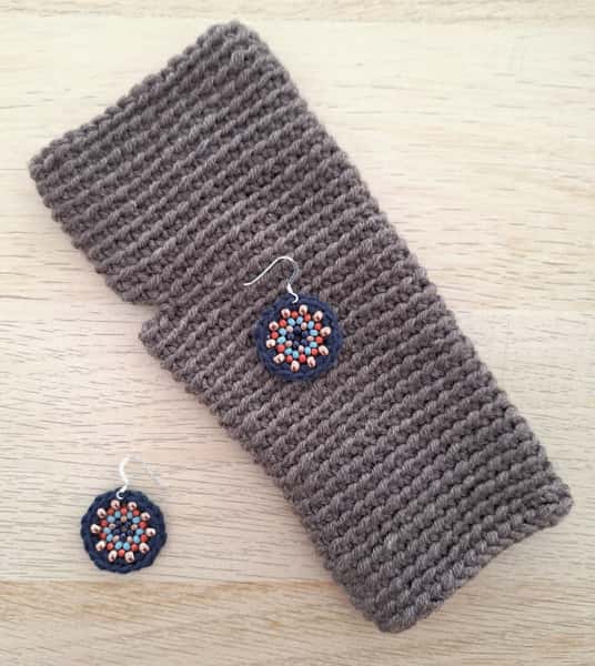 Set med torgvantar och örhängen