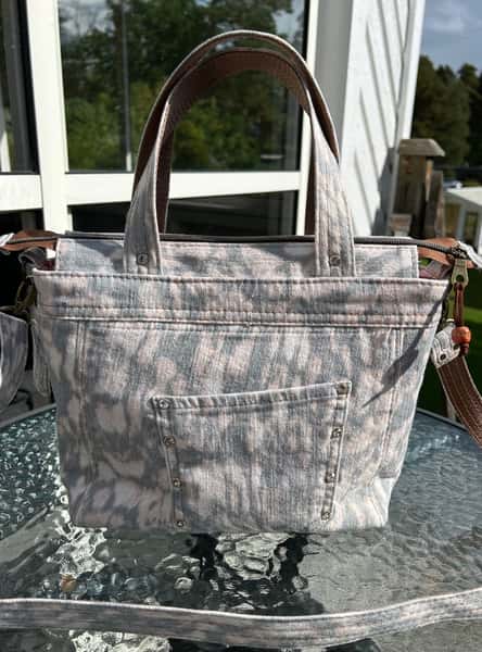 Jeansväska med leopardmönster