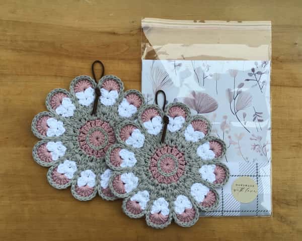 1 par virkade grytlappar