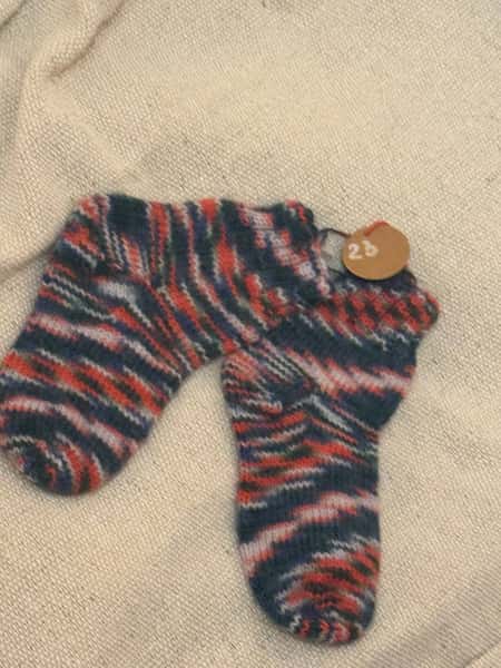 Varma och smidiga handstickade sockor storlek 23