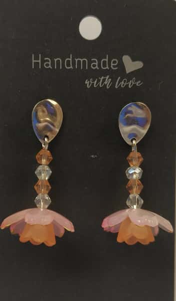 Subtila örhängen med antiallergisk stängning.