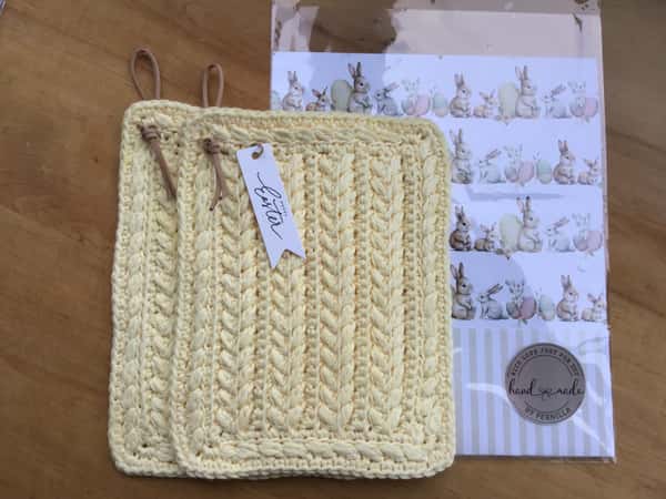 Virkade grytlappar fina till påsk