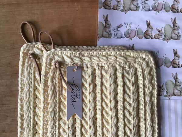 Virkade grytlappar fina till påsk