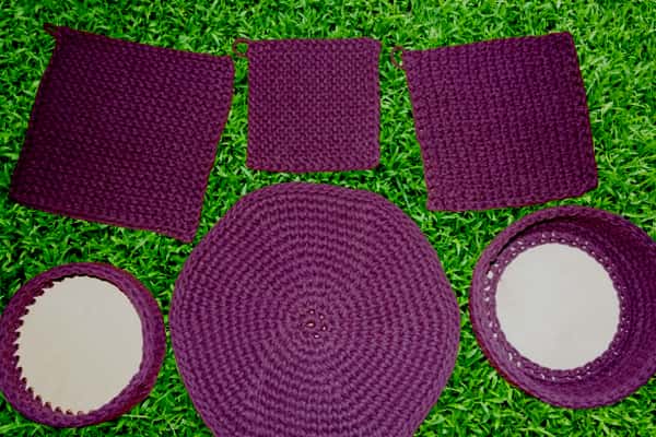 Virkade korgar, grytunderlägg & bordsunderlägg