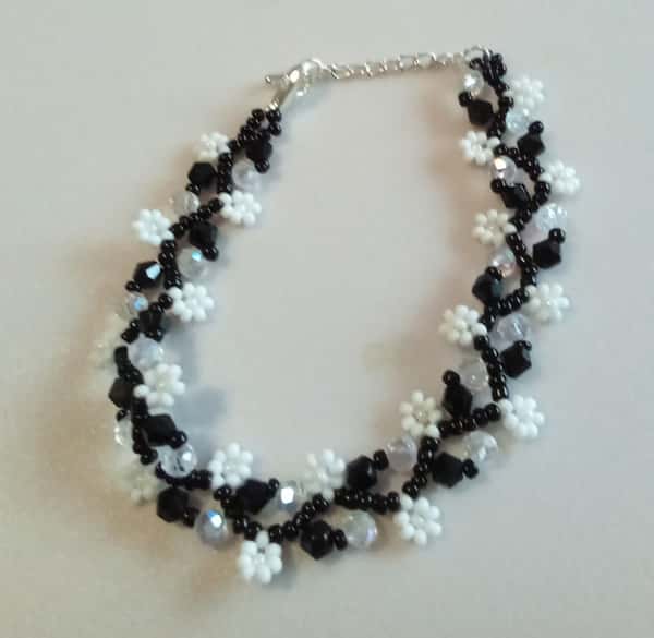 Kristallarmband Svart-Vit med Blommönster