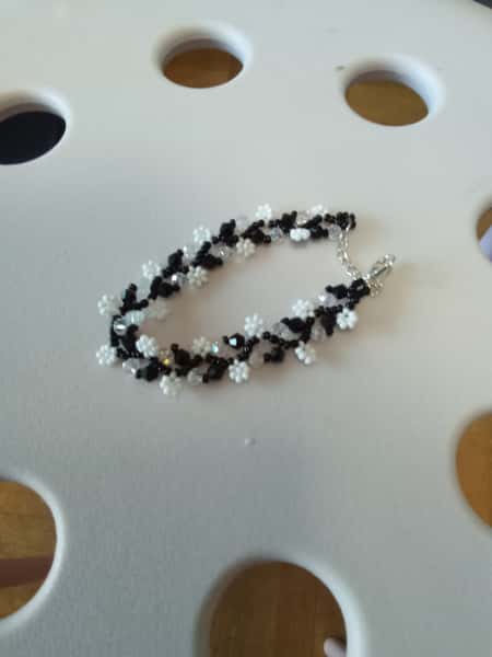Kristallarmband Svart-Vit med Blommönster