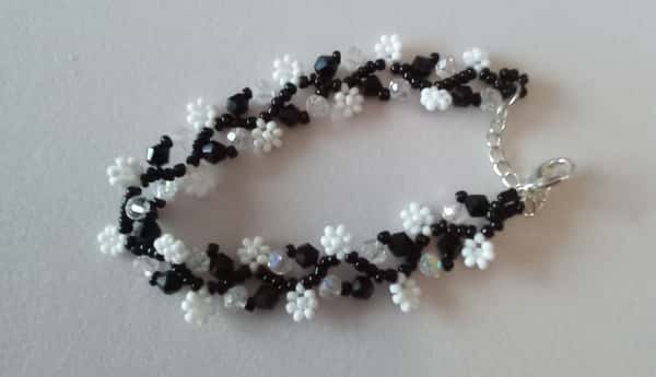 Kristallarmband Svart-Vit med Blommönster