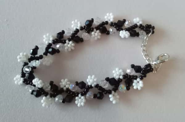 Kristallarmband Svart-Vit med Blommönster