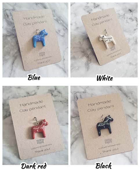 Handgjorda hängen med Dala hästar i polymer lera