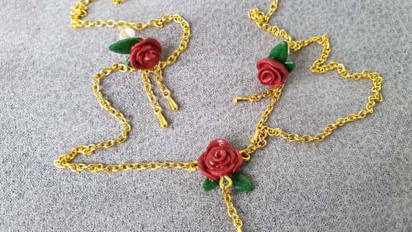 Rosor set, Handgjorda örhängen och halsband i polymerlera