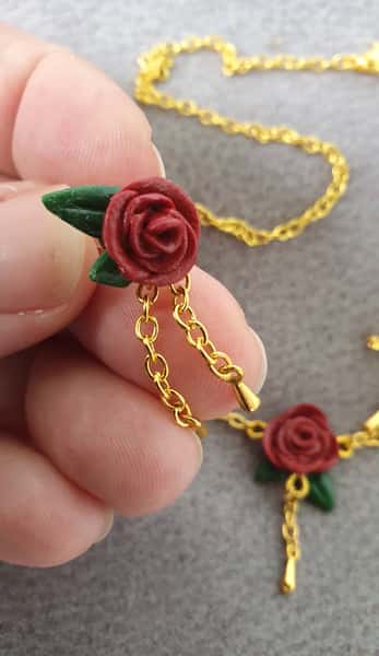 Rosor set, Handgjorda örhängen och halsband i polymerlera